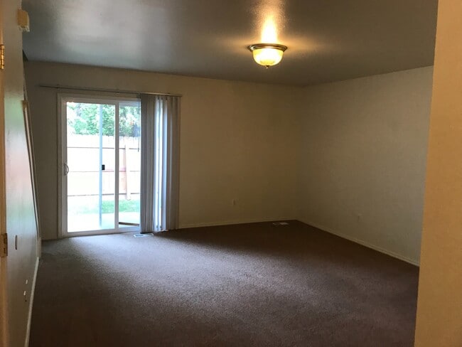 Photo - 1 car garage with 2 bedroom and 1.5 bathrooms, this townhome will not last long