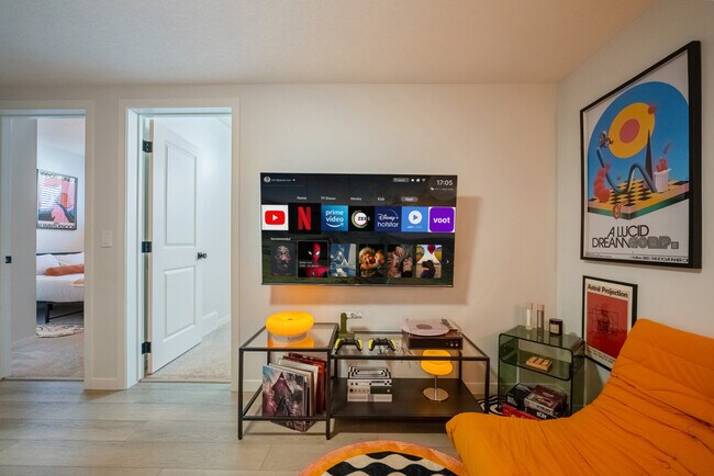 Photo - 53 Edith Cres NW Unit ID1314558P