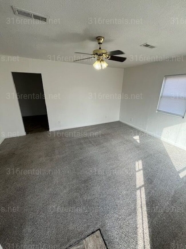Photo - $1100 - 3 bed 2 bath - Single Family Home *COMING SOON*