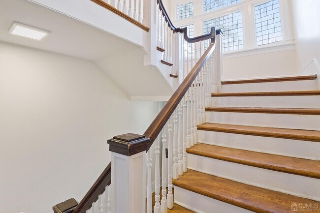 Photo - 6 E Union Ave