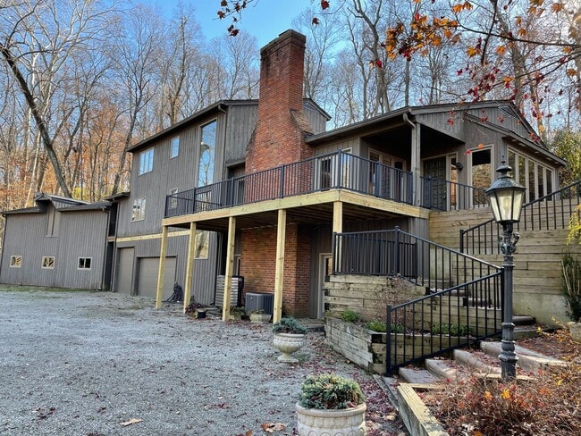 Glenview Hills HUGE 3 Bedroom 2.5 Bath Hom... - Glenview Hills HUGE 3 Bedroom 2.5 Bath Hom... House