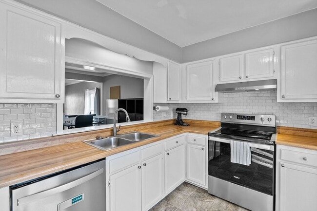 Photo - Beautiful Townhouse-Style Home in Virginia Beach!