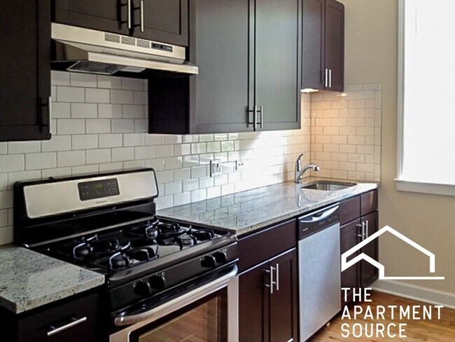 Building Photo - 855 W Cornelia Ave Unit 2W