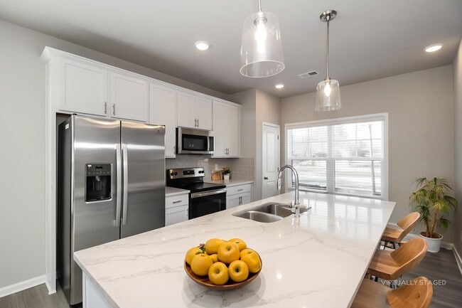 Photo - 588 Elliston Pl