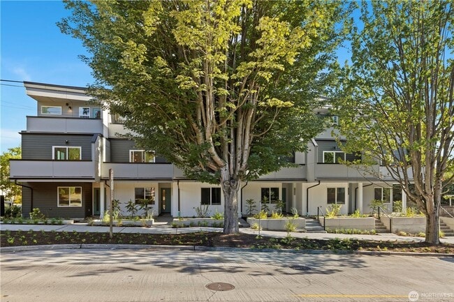 Photo - 105 NW 39th St