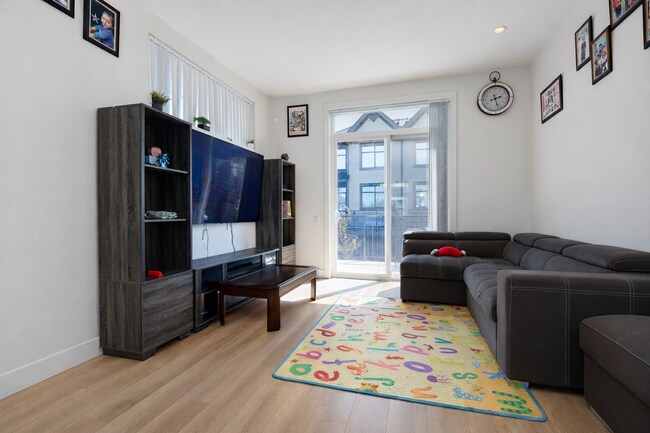 Photo - 14151-1458A 58A Ave.