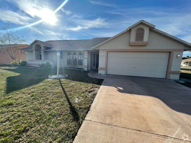 Building Photo - 3 Bedroom 2 Bathroom in Deltona! AVAILABLE... Rental