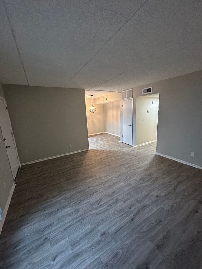 Photo - Bellevue Tower Apartments