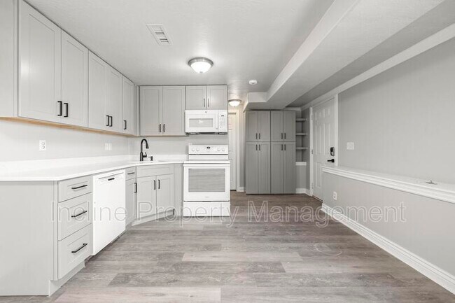 Photo - 4016 S Sunrise Dr