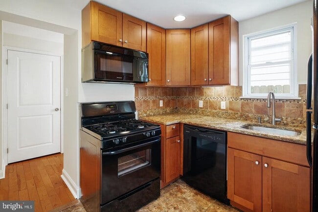 Photo - 3149 Tilton St