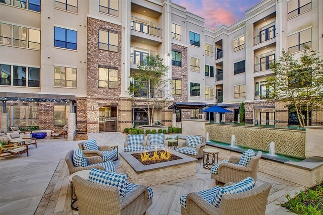 Building Photo - 4139 Bellaire Blvd Unit 141