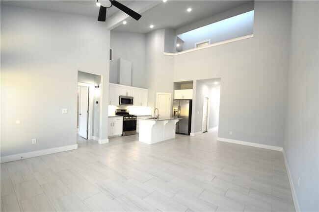 Photo - 470 Amethyst Rd