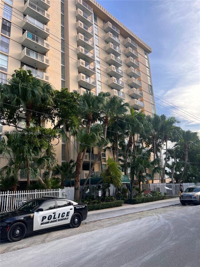 Photo - 2350 NE 135th St Unit 209