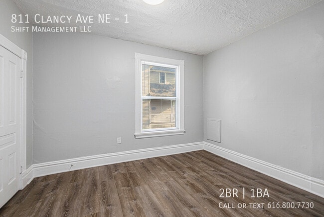 Photo - 811 Clancy Ave NE