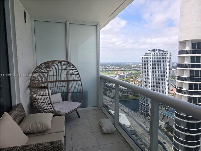 Photo - 1830 S Ocean Dr Unidad 4309