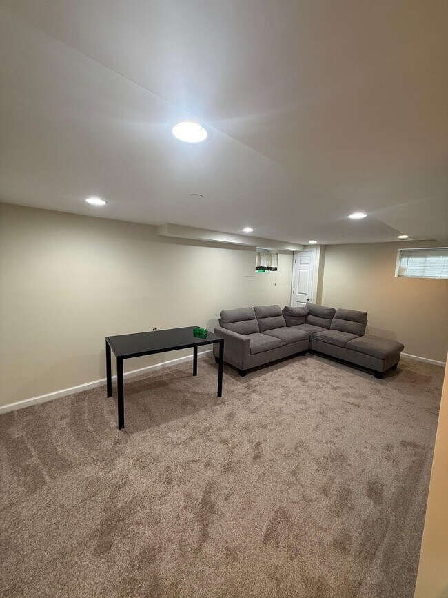 Photo - 2301 Iverson St