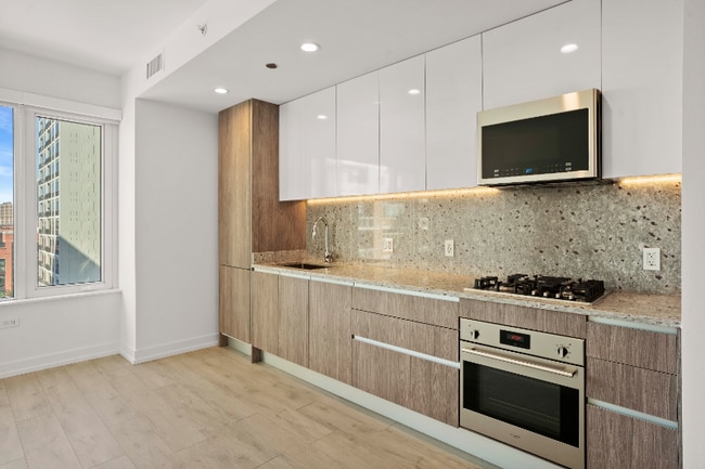 Photo - 169 W Elm St