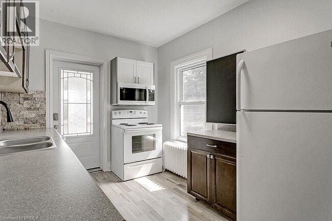 Photo - 153 Drummond St Unit UPPER