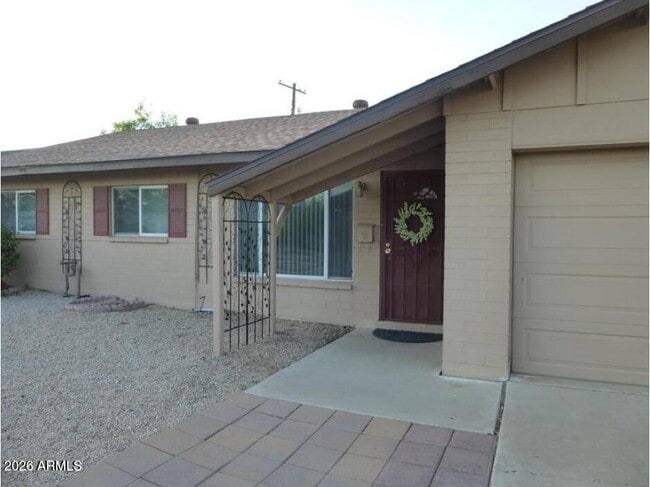 Building Photo - 946 E Loma Vista Dr