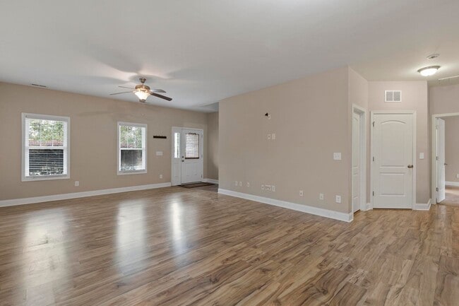 Photo - Beautiful 3-bedroom, 2.5-bathroom home available for lease in Hampstead