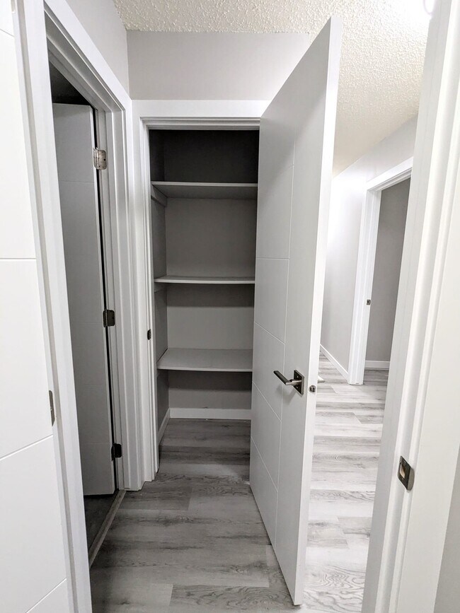 Photo - 5203-152 52 St Unit 102