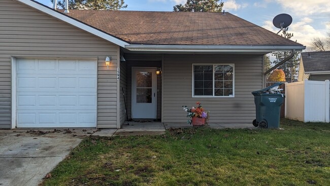 Building Photo - 1596-1596 Peggy Lp Unit 1594