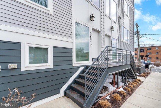 Building Photo - 2827 24th Rd S