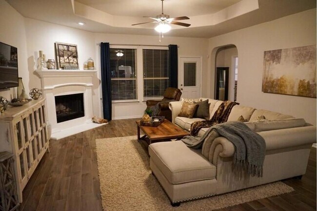 Photo - 1412 Canary Ln