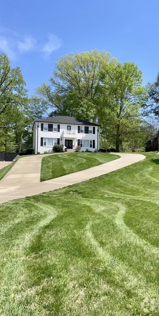 Building Photo - "Spacious 4-Bedroom Gem with 3 Full Baths ... Rental