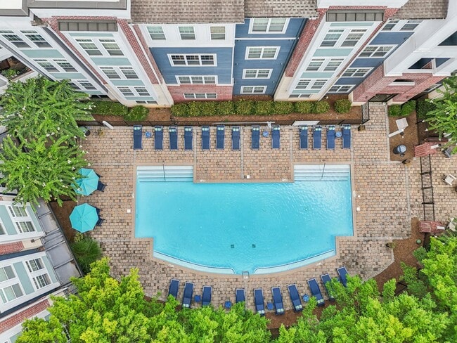 Photo - 10 Perimeter Park