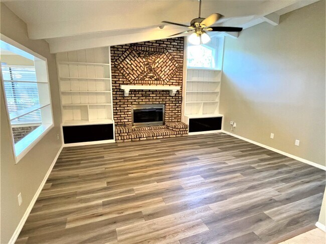 Photo - 979 Rolling Oaks Cv