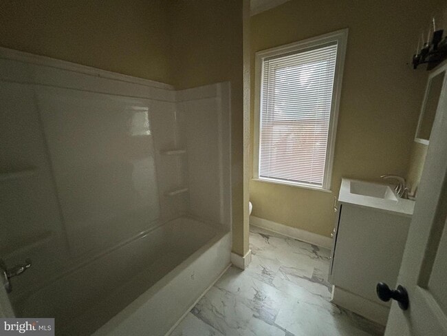 Photo - 130 E 4th St
