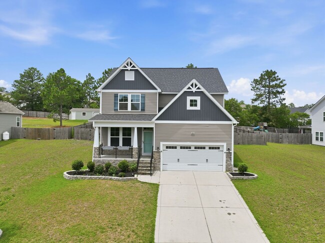 Building Photo - 4 bedroom 2.5 bath