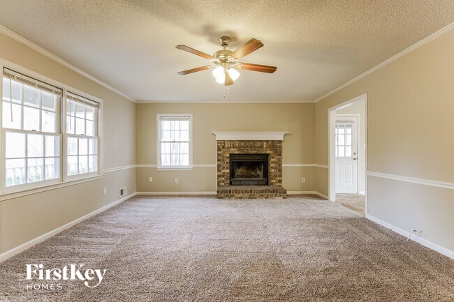 273 Hollis Cir