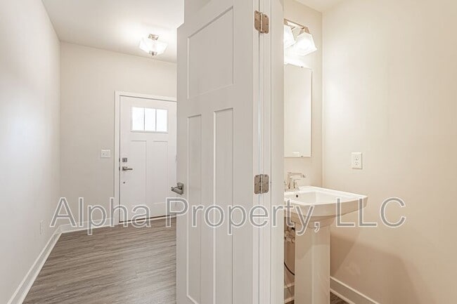 Photo - 300 Huntingdale Pl
