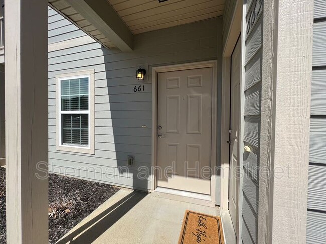 Building Photo - 661 Dobhill Ln Unit 661