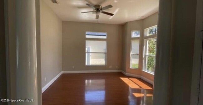 Photo - 1070 Hollister Dr