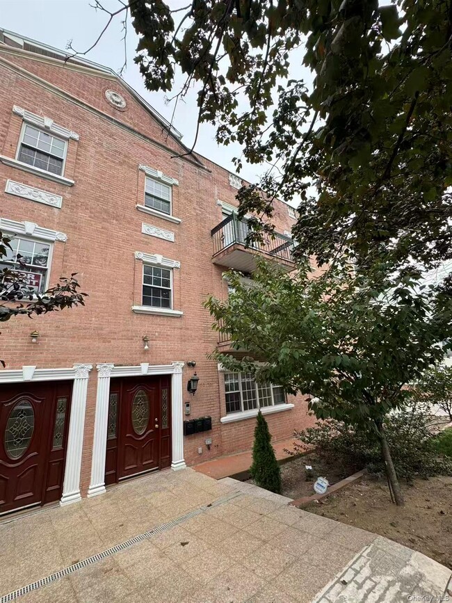 Building Photo - 70-50 45th Ave Unit 3FL