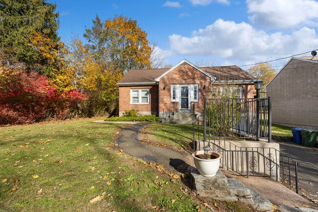 Photo - 678 Bartholomew Rd