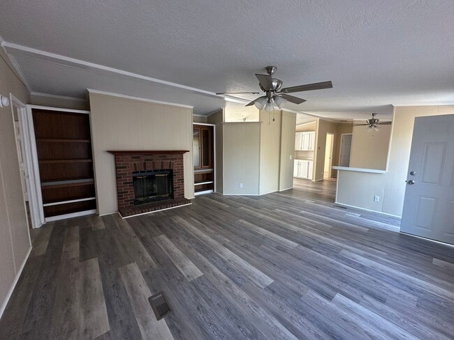 Building Photo - 3 Bed 2 Bath Waterfront Property - Under Renovations