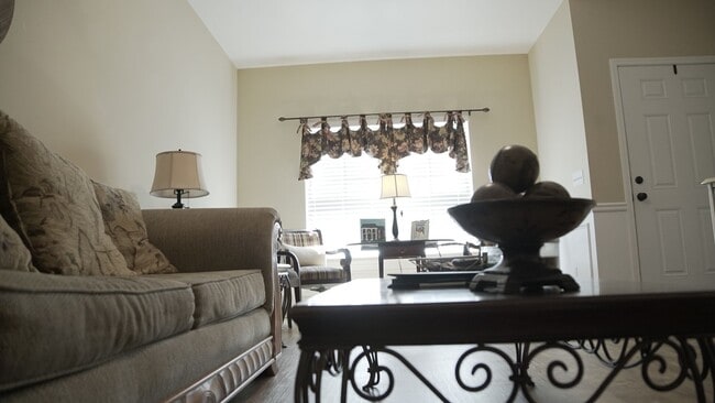 106 Reserve Ln Unit 106