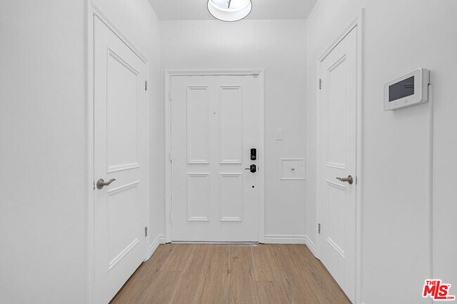 Photo - 621 N Bedford Dr