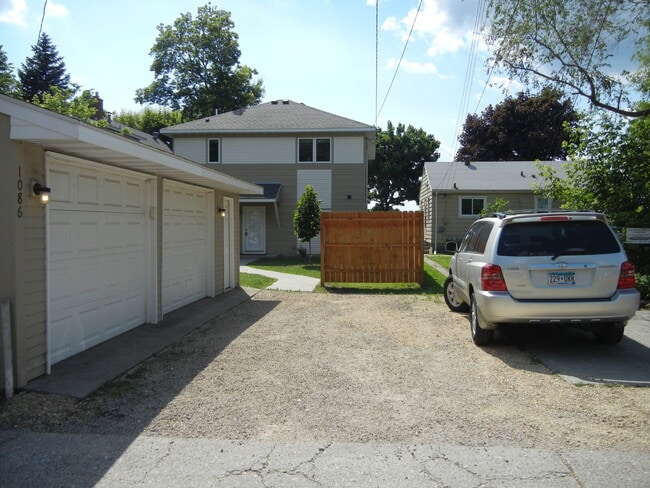 Photo - Charming 4-Bed Oasis with Granite Touches & Hardwood Elegance in Minneapolis!