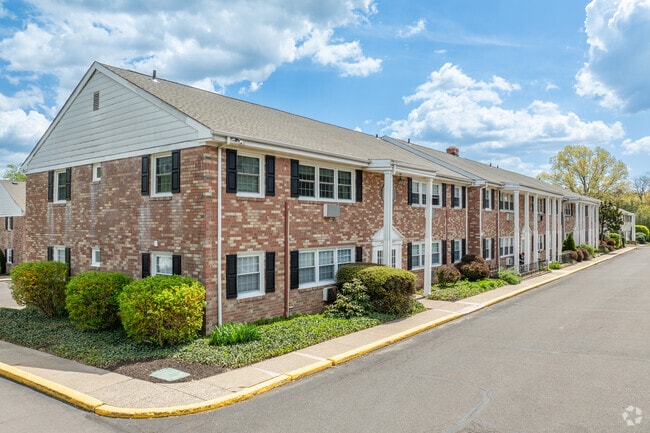 403 S Main St Doylestown, PA 18901 - Valley House Condominiums