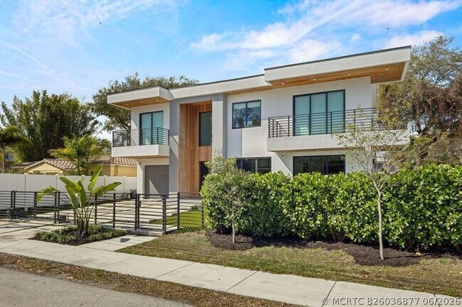 705 SW 8th Terrace