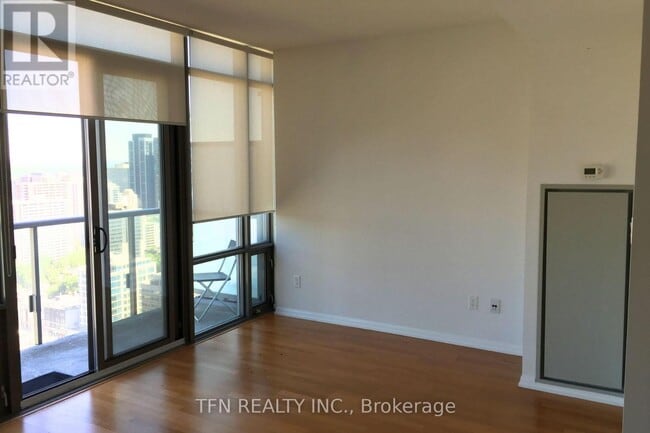Photo - 37 Grosvenor St Unit 3504