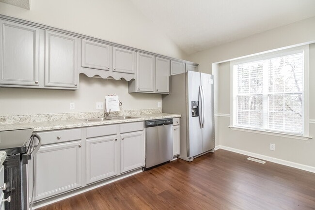 Photo - 3261 Clapham Rd
