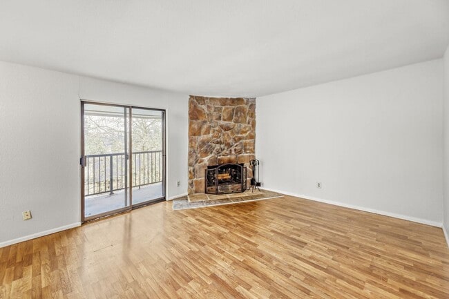 Photo - Top Floor 2bed/2bath in an Exclusive Community in the heart of Kirkland, WA! Unit D120