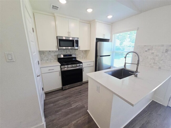 Photo - 6103 Calmar Cove