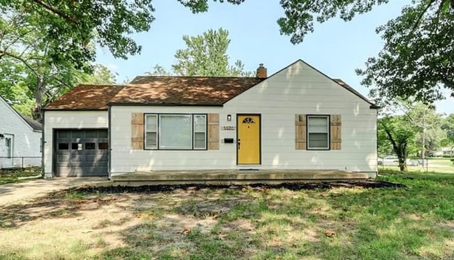 Building Photo - Welcome to this charming residence!